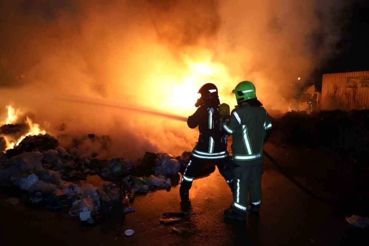 حریق انبار ضایعات پلاستیک در حوالی مشهد