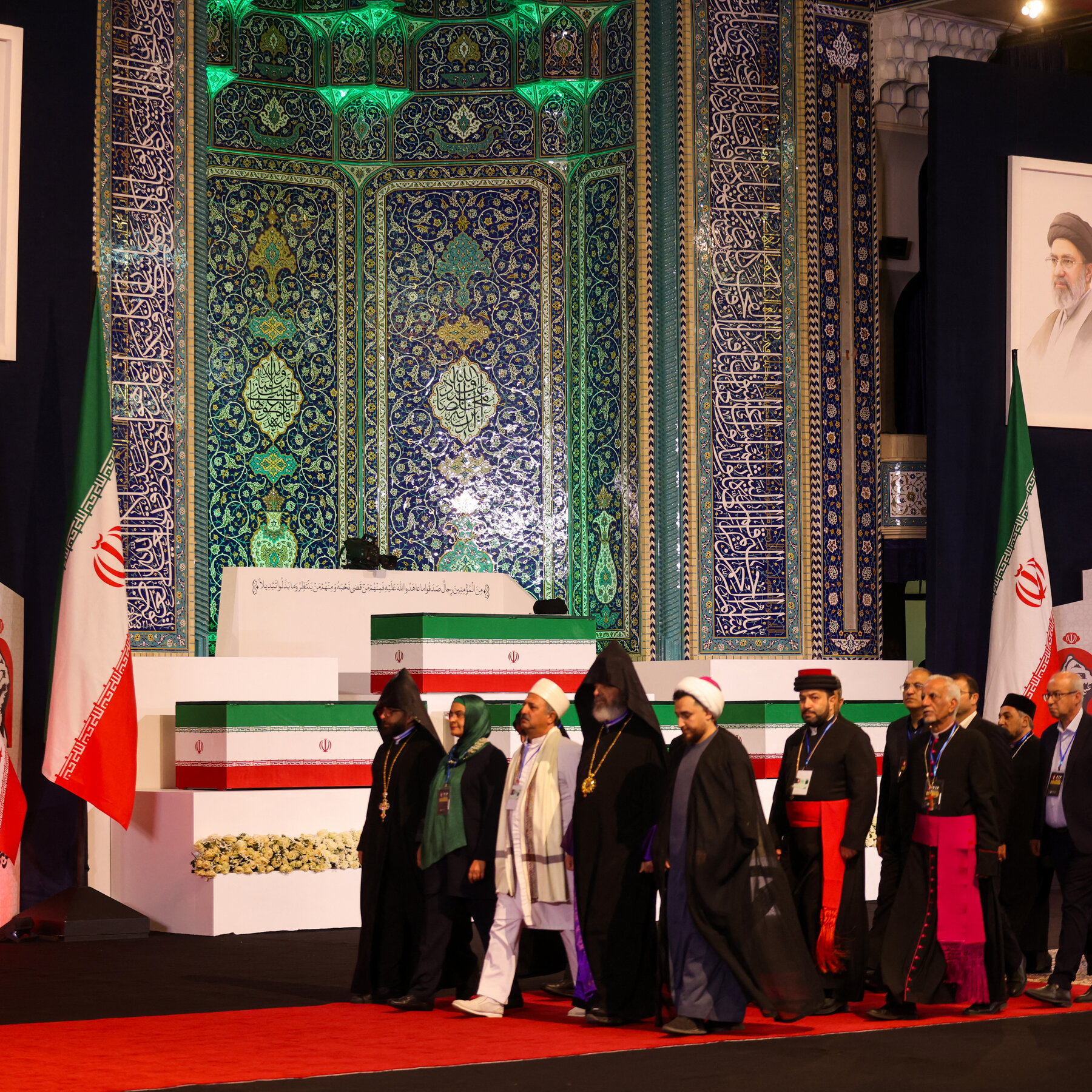 متحدان در ایران با آغاز مراسم تشییع رهبر معظم انقلاب همگرا می شوند