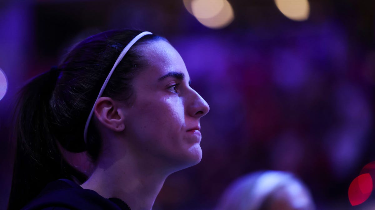 کیتلین کلارک درباره بررسی دقیق، نفرت و جنجال WNBA صحبت می کند: "من یک ربات نیستم"