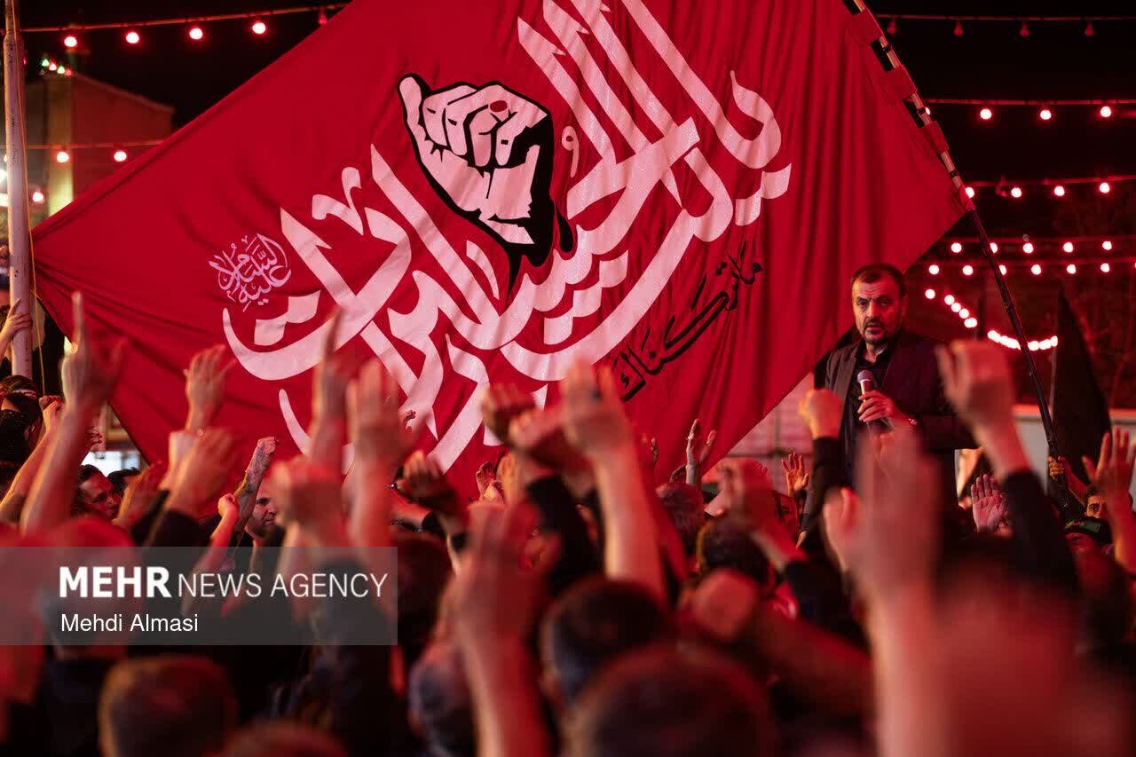 اهتزاز ۹ پرچم با عنوان «یا لثارات‌الحسین (ع)» در ۹ نقطه از شهر کرمان