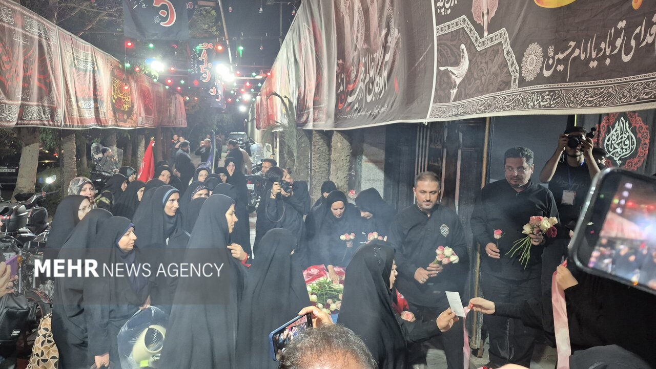 استقبال اهالی منطقه ۱۴ تهران از زائران کهگیلویه و بویراحمد