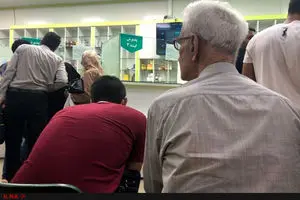بحران معیشت کارکنان داروخانهها/ کار بدون بیمه با حقوق ۱۲ میلیون تومانی!