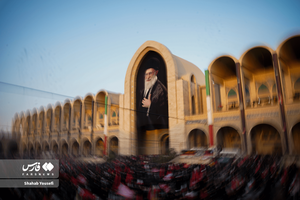 فارسنیوز | انبوه جمعیت مصلی تهران در آستانه اقامه نماز میت برای شهید مقام معظم رهبری