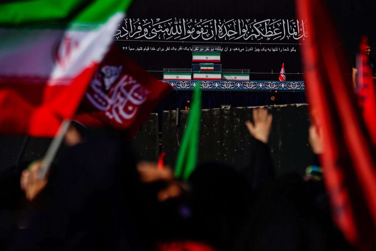 این تشییع همان «مشت گرهکرده»ای بود که در دهان دشمنان فرود آمد