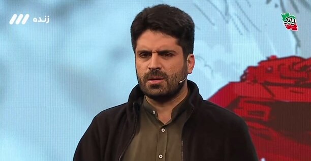 شعرخوانی یک مداح در مصلی تهران برای انتقام از ترامپ/ از این به بعد کفن، جای جامه بر تن ماست؛ قتل ترامپ گردن ماست