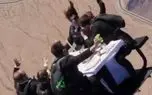 چتربازان میز غذا را به دل ابرها بردند