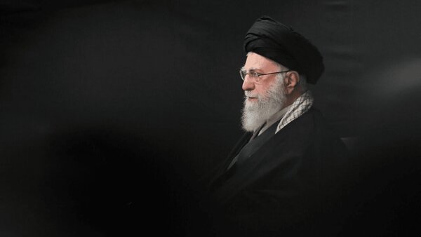 عینک رهبر شهید که ترس ندارد!