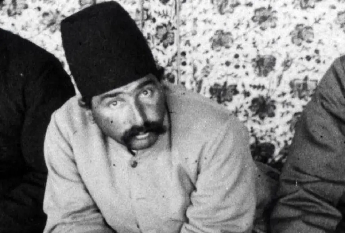 جلالالملک، حبیبالله خان و دیگران در حال «بادمجان پوست کندن»؛ 135 سال قبل(عکس)