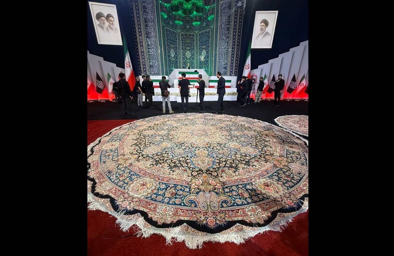 جزئیاتی از فرشِ وداع در تشییع رهبر شهید + ویدئو