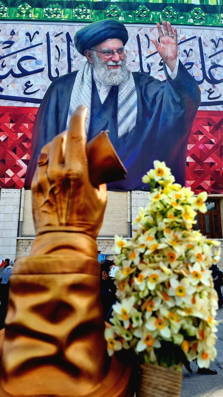 تصاویر | «کلام ماندگار» و «شمیم نرگس»؛ دو اثر هنرمندان خوزستانی که مصلای تهران را منقلب کرد