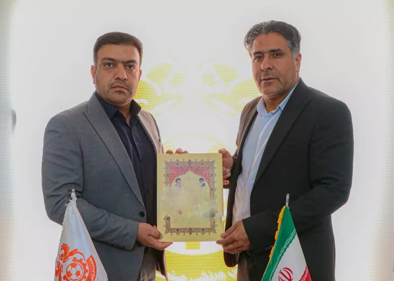 سرمربی لیگ یکی، پاداش صعود به لیگ برتر را گرفت
