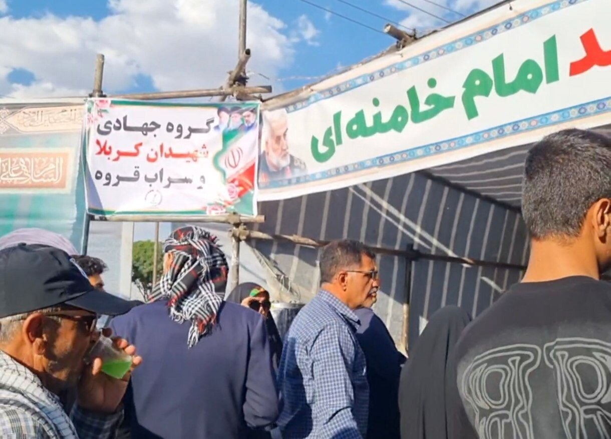 پذیرایی مواکب قروه از کاروانهای شهرهای کردستان در بدرقه رهبر شهید