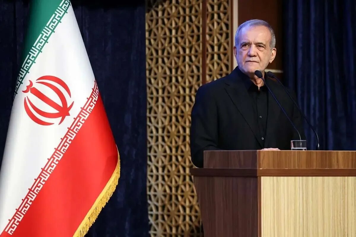 پزشکیان: دشمن در این جنگ ثابت کرد که مباحث آزادی و حقوق بشری که مطرح میکند، دروغی بیش نیست/این در حقیقت وداع نیست، بلکه پیمانی برای ادامه راه است
