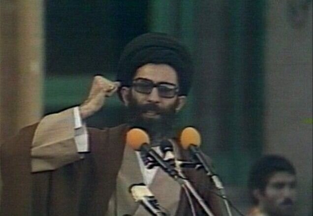 یکی از تاسفهای بزرگ آیتالله خامنهای در زندگی به روایت خودشان/ «مبارزات ما به دو بخش سیاسی و روشنفکری تقسیم میشد»