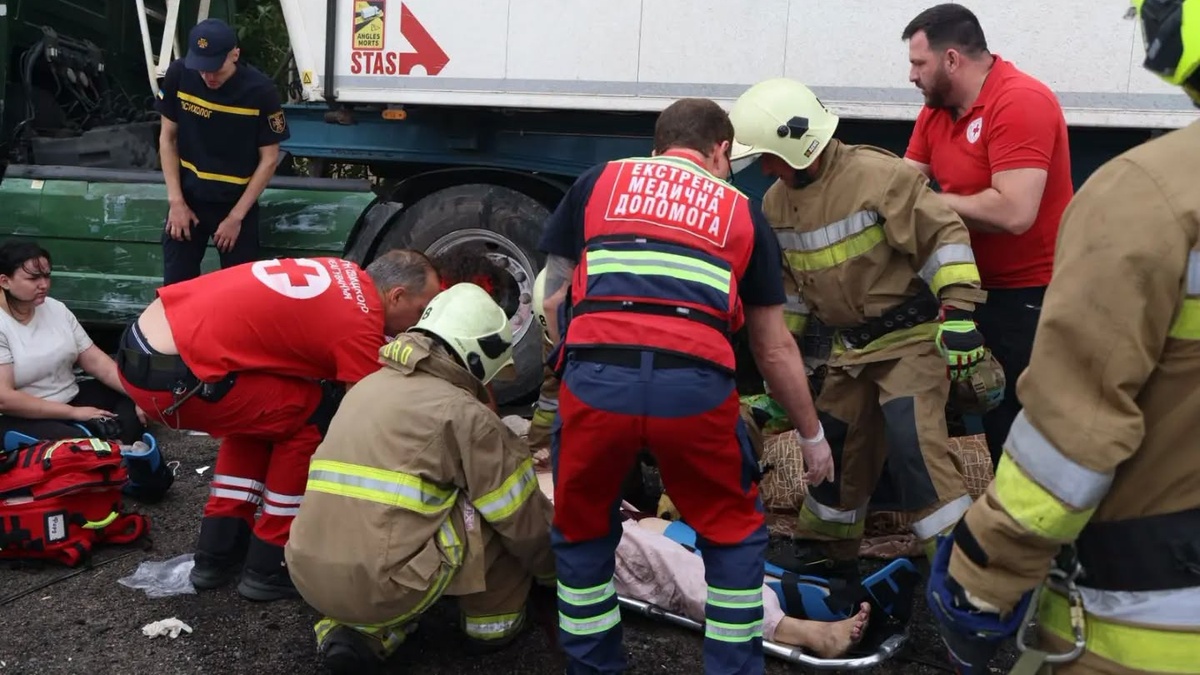 URCS در صحنه تصادف جاده ای در منطقه Mykolaiv - Interfax-Ukraine کمک می کند
