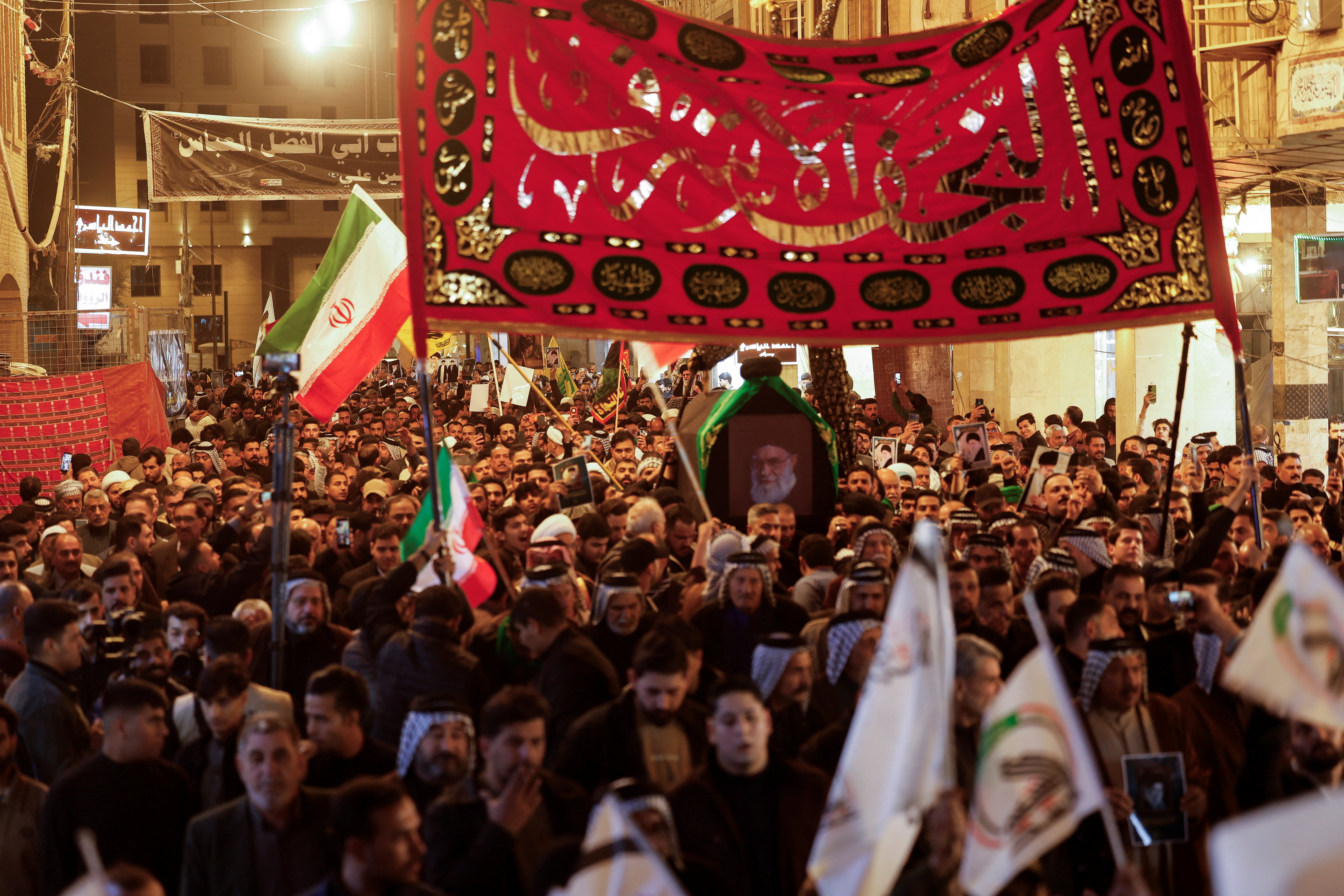 حضور احمدی نژاد نمایندگان حزب الله عراق در سومین روز مراسم ختم خامنه ای