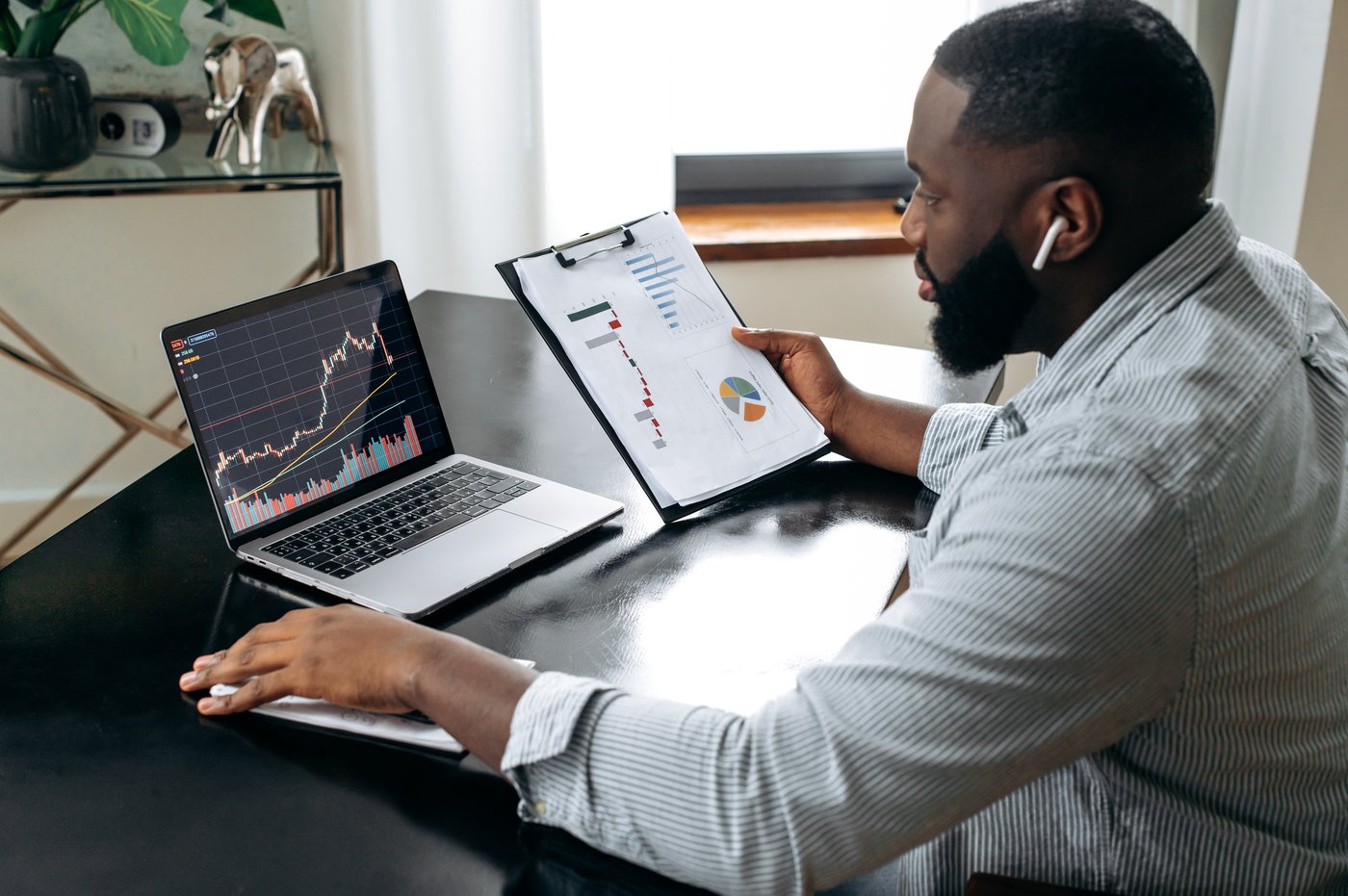 اپل و اینتل می توانند با هم وارد تجارت شوند. خرید کدام بهتر است؟