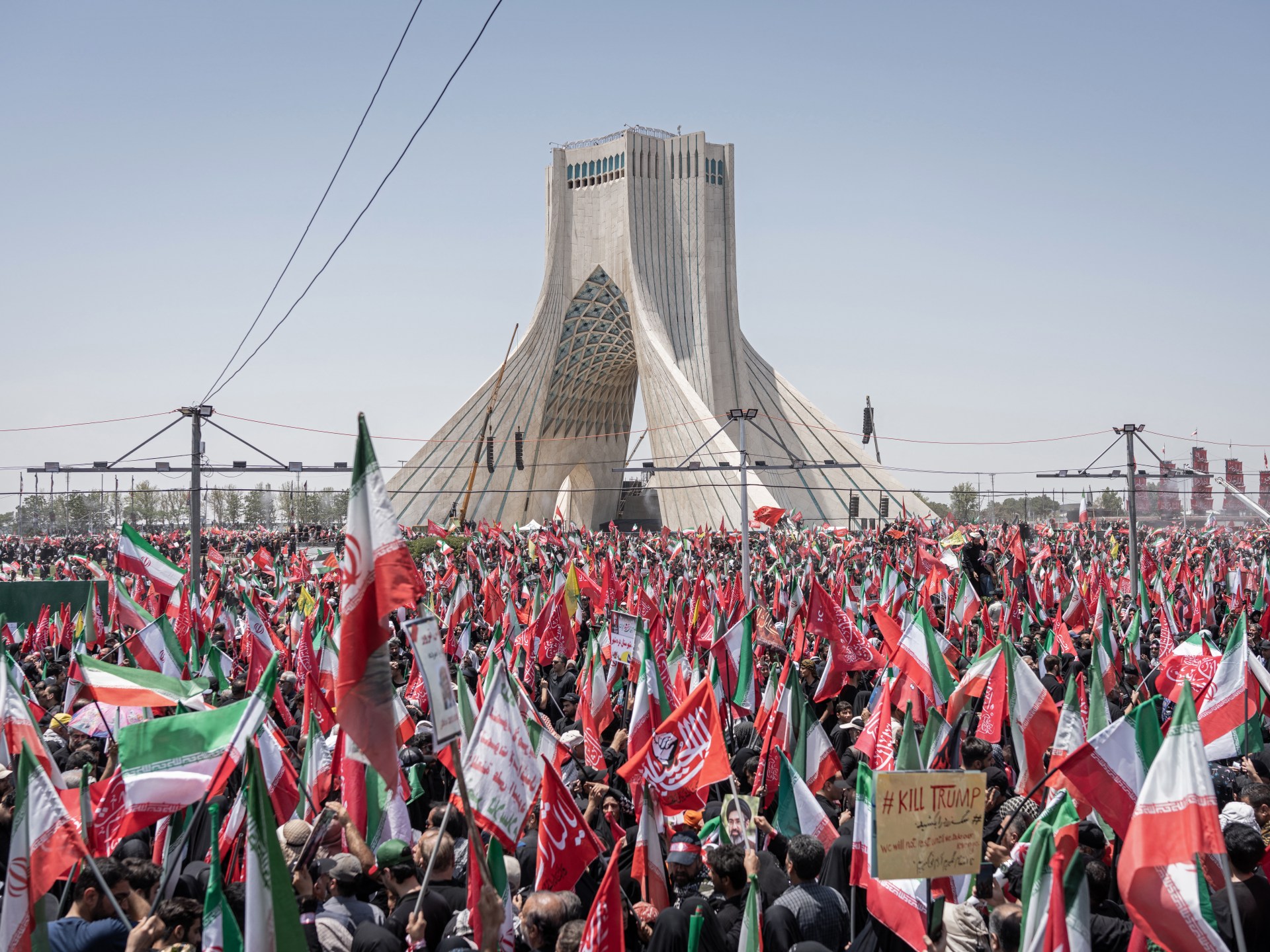 پیکر رهبر مقتول علی خامنه ای وارد قم شد