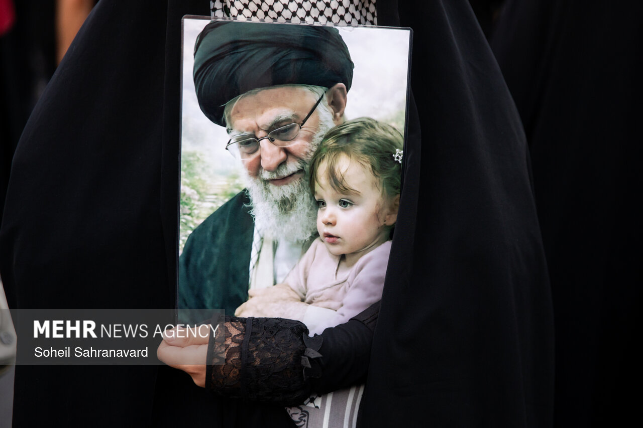 سوگ کودکان مشهدی برای دردانه معصوم رهبر شهید