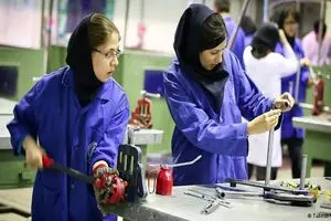 «امنیت شغلی» زیر تیغ سودجویی/ زنان به راحتی آب خوردن اخراج میشوند!