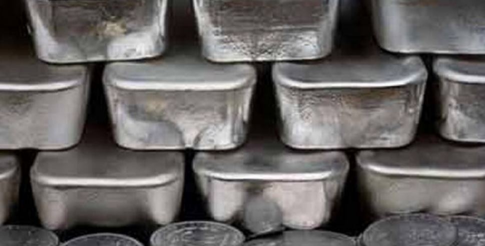 قیمت آتی نقره در روند ضعیف جهانی 3648 روپیه کاهش یافت