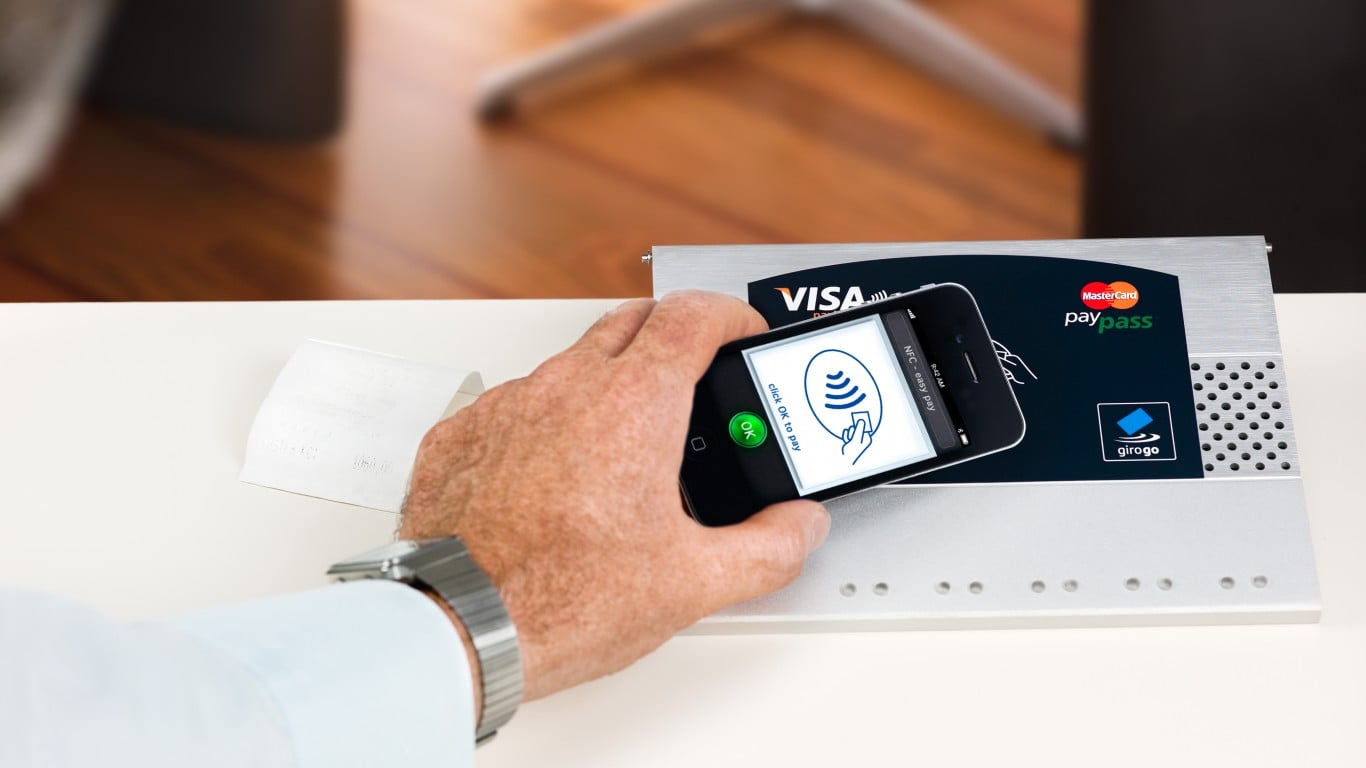 Visa vs Coinbase: دو کتاب بازی اقتصادی متفاوت اما یک برنده