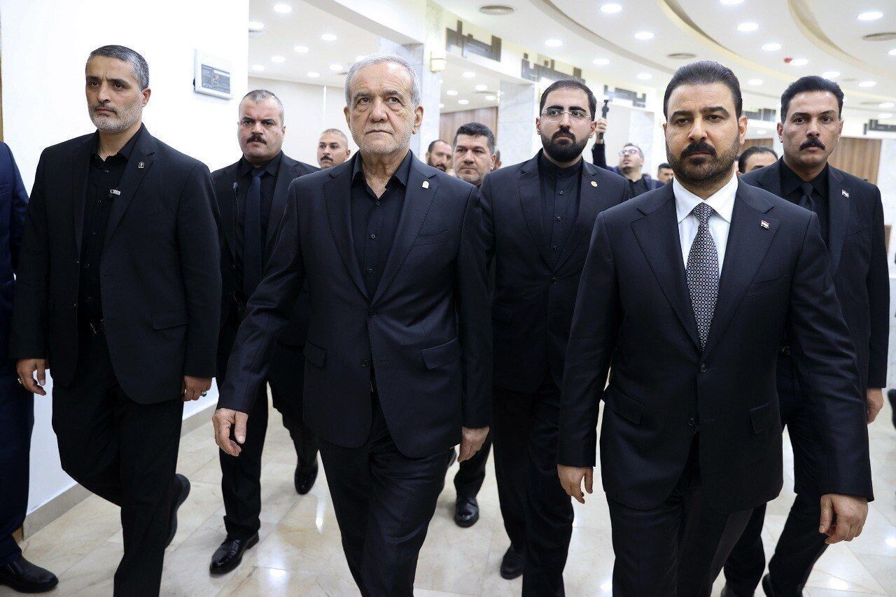 پزشکیان به زیارت بارگاه نورانی حضرت امیرالمؤمنین (ع) مشرف شد