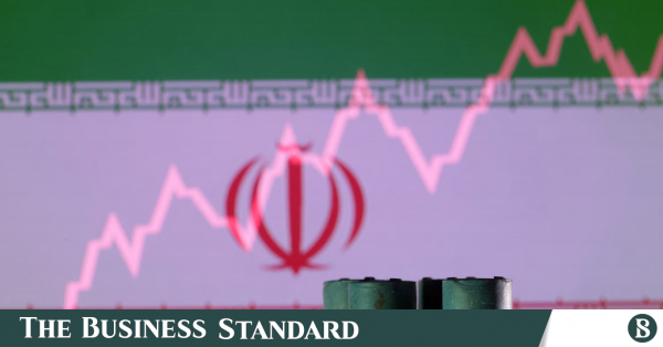 منابع می گویند ایران در حال بررسی فروش نفت به ژاپن، خریداران به دنبال معافیت طولانی تر از تحریم ها هستند