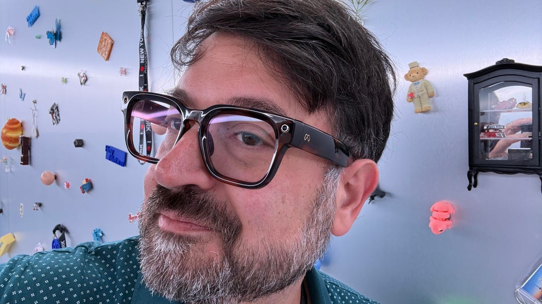 متا به یک مشکل حریم خصوصی عینک هوشمند می پردازد، اما بسیاری از موارد دیگر حل نشده باقی می مانند