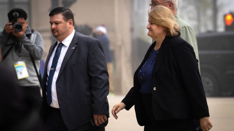 قاضی سابق ویسکانسین به دلیل ممانعت از دستگیری مهاجر مکزیکی توسط ICE از زندان معاف شد