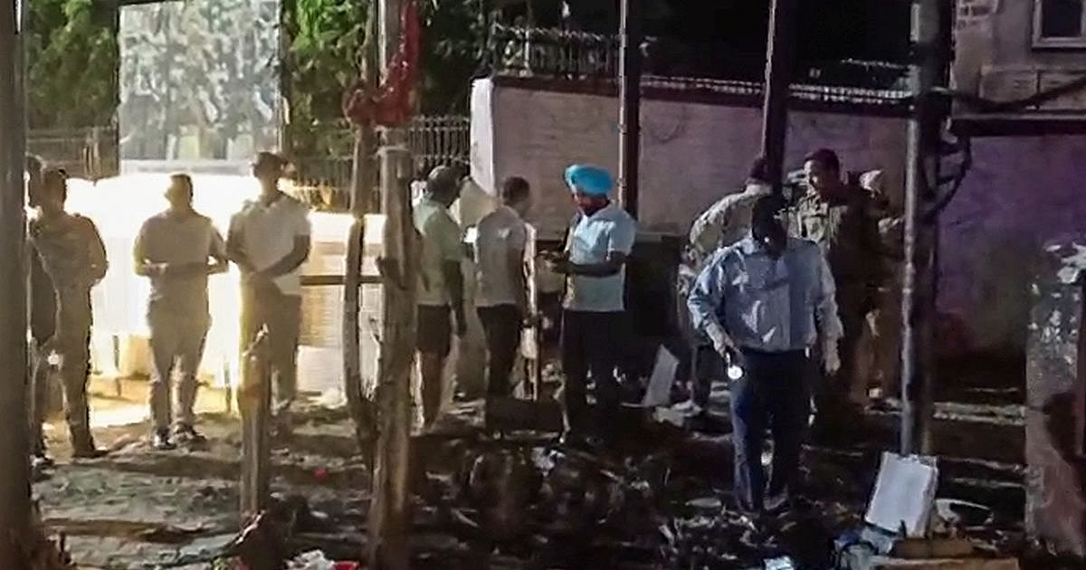 انفجار کم شدت ایستگاه پلیس پنجاب را لرزاند. هیچ کدوم صدمه نخورد
