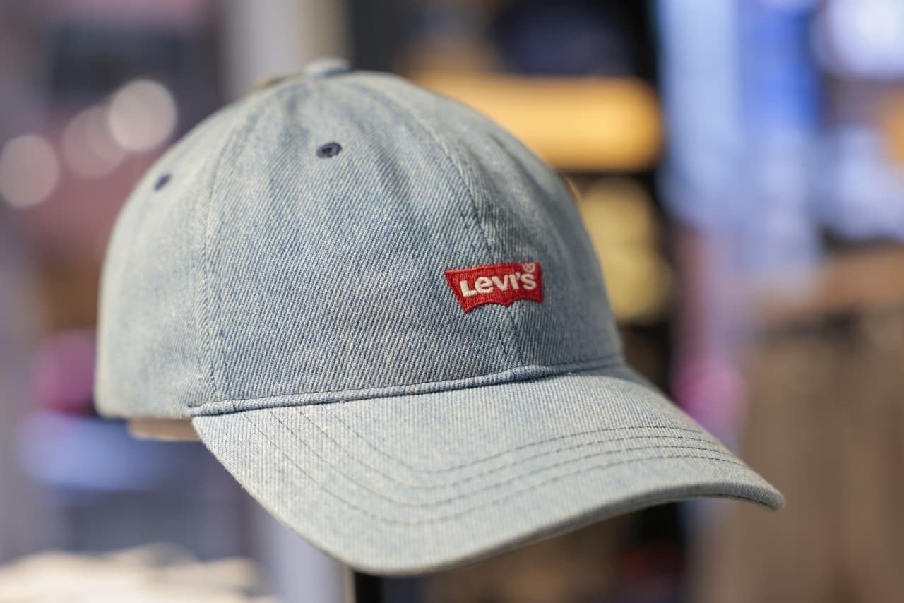 Levi's در حال یافتن راه‌های جدیدی برای جلب مشتری است - با نگاه به تاپ‌ها و «جین لوکس»