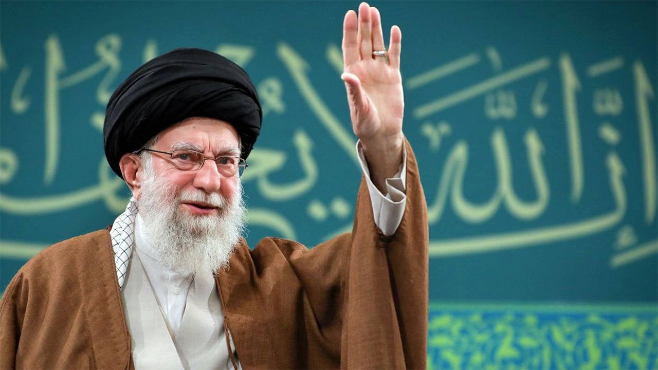 ایران رهبر معظم انقلاب علی خامنه ای را امروز در زادگاهش در بحبوحه حملات آمریکا تشییع می کند