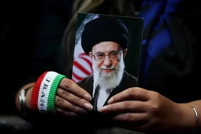 ببینید | ماجرای عجیب دختری که از چین برای مراسم رهبری شهید آمد