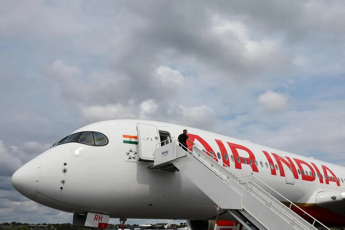 صندلی Air India برای نظارت بر شرکت با پانل موقت. منبع می گوید که جستجوی مدیر عامل ادامه دارد