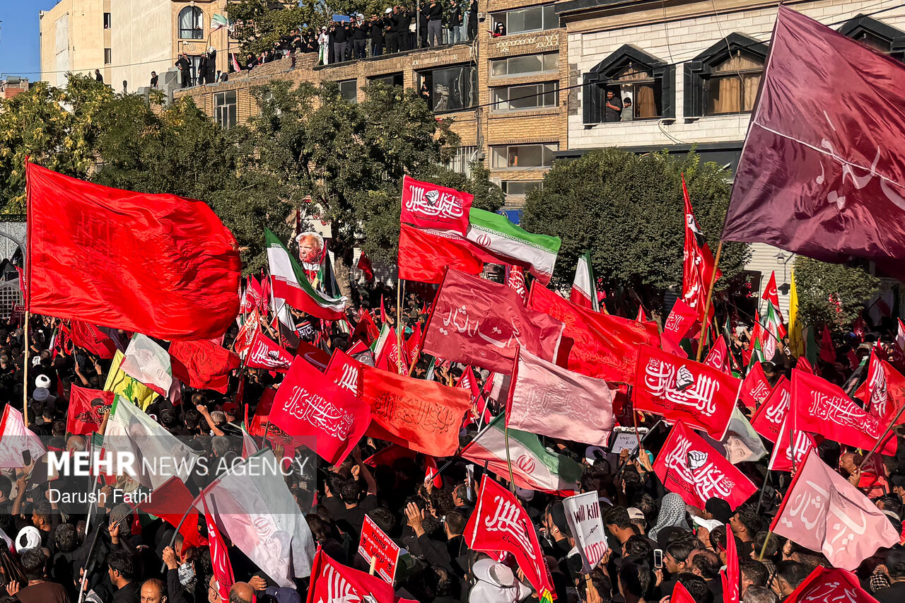 رجزخوانی مهدی رسولی در حرم رضوی