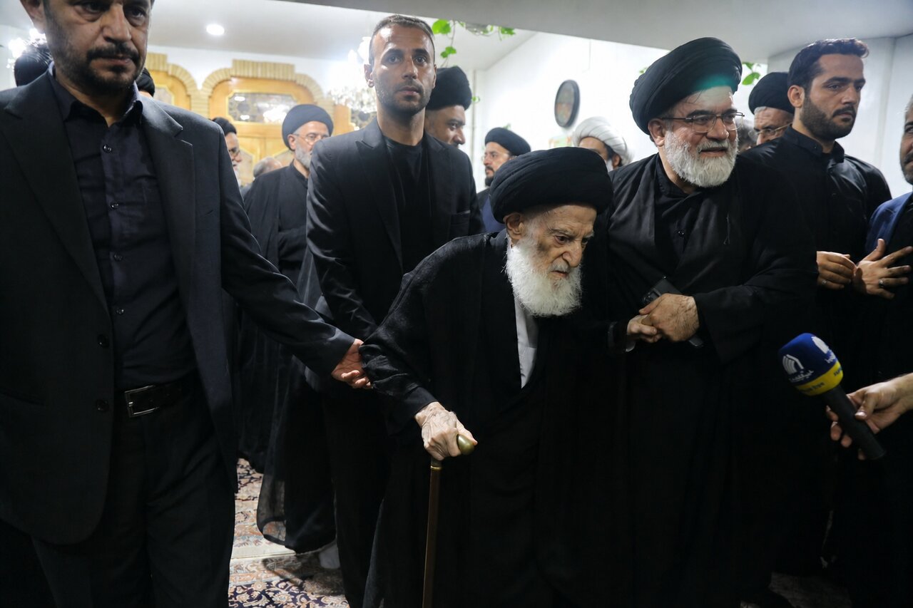 تصاویر حضور علما و آیات عظام، خانواده امام و چهره های سیاسی درمراسم بزرگداشت رهبر شهید در قم