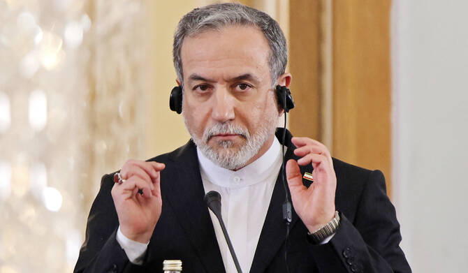 عراقچی وزیر امور خارجه ایران برای گفتوگو درباره تنگه هرمز به عمان میرود