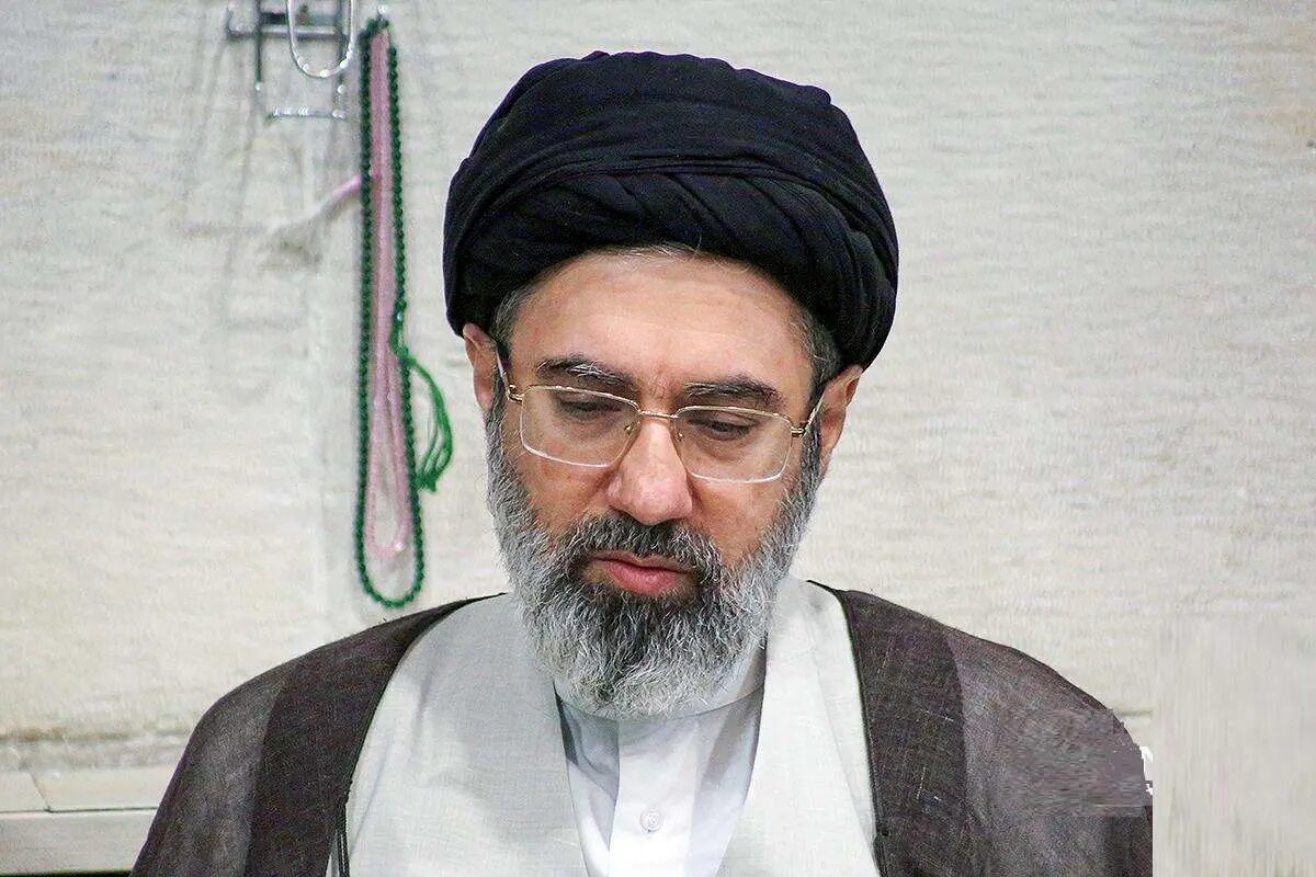 ببینید | رهبر انقلاب: عهد میبندیم که انتقام خون پاک رهبر شهید و همهی شهیدان این دو جنگ را از قاتلین جنایتکار و بیآبرو بگیریم