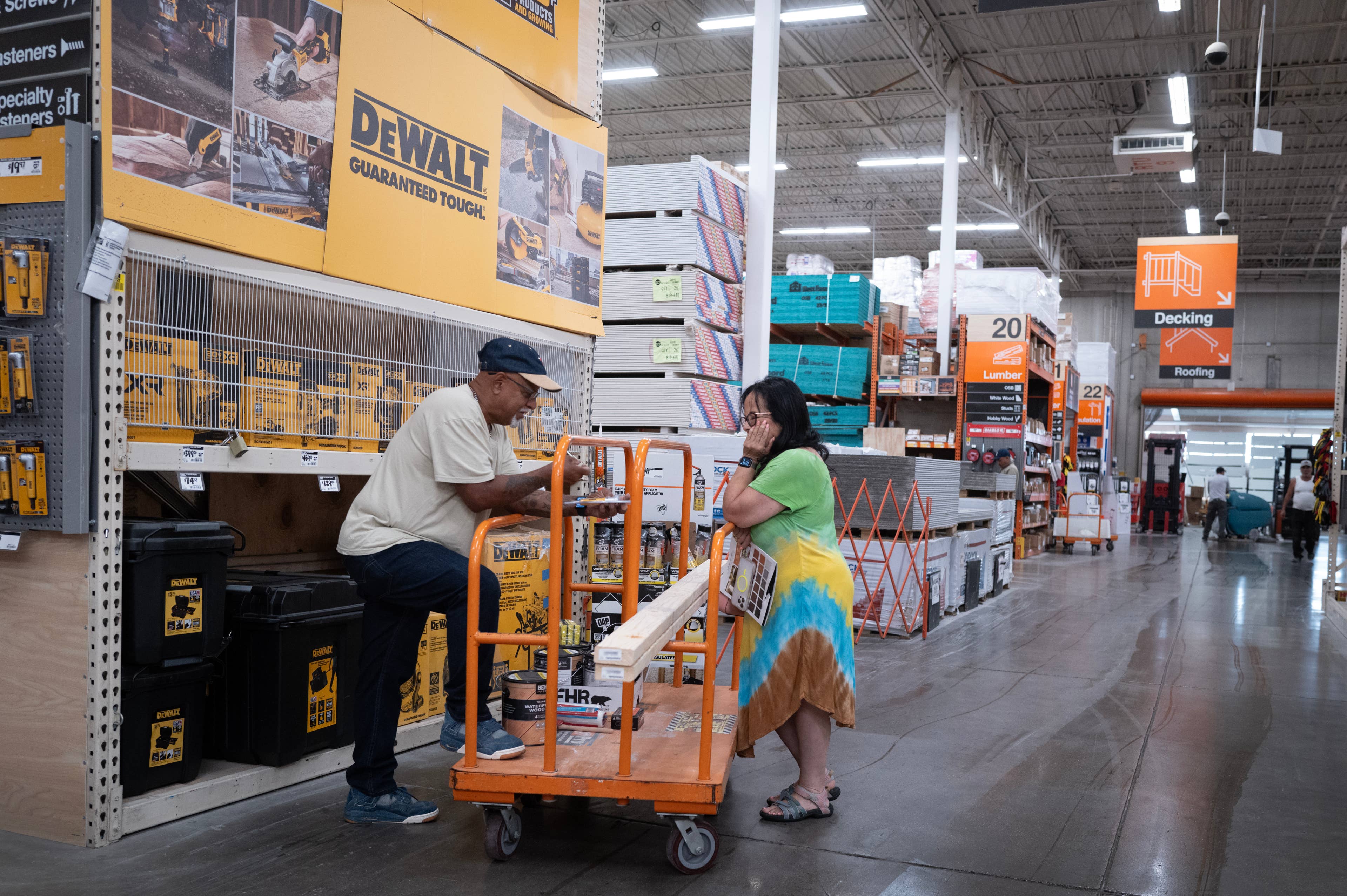 با عقب نشینی مشتریان، Home Depot جوایز جدیدی را ارائه می دهد