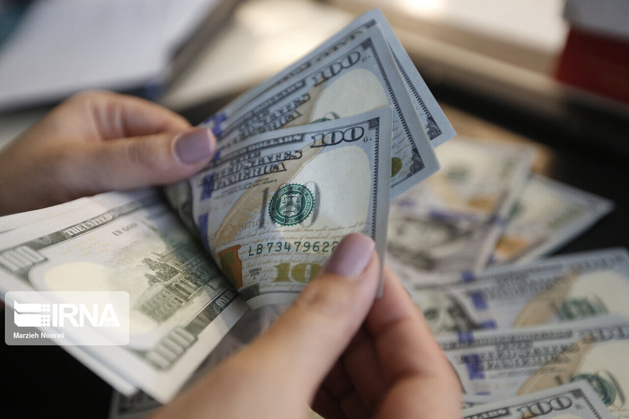 زنگ خطر برای صادرکنندگان؛ مهلت رفع تعهد ارزی تمدید میشود یا پروندهها بیشتر؟