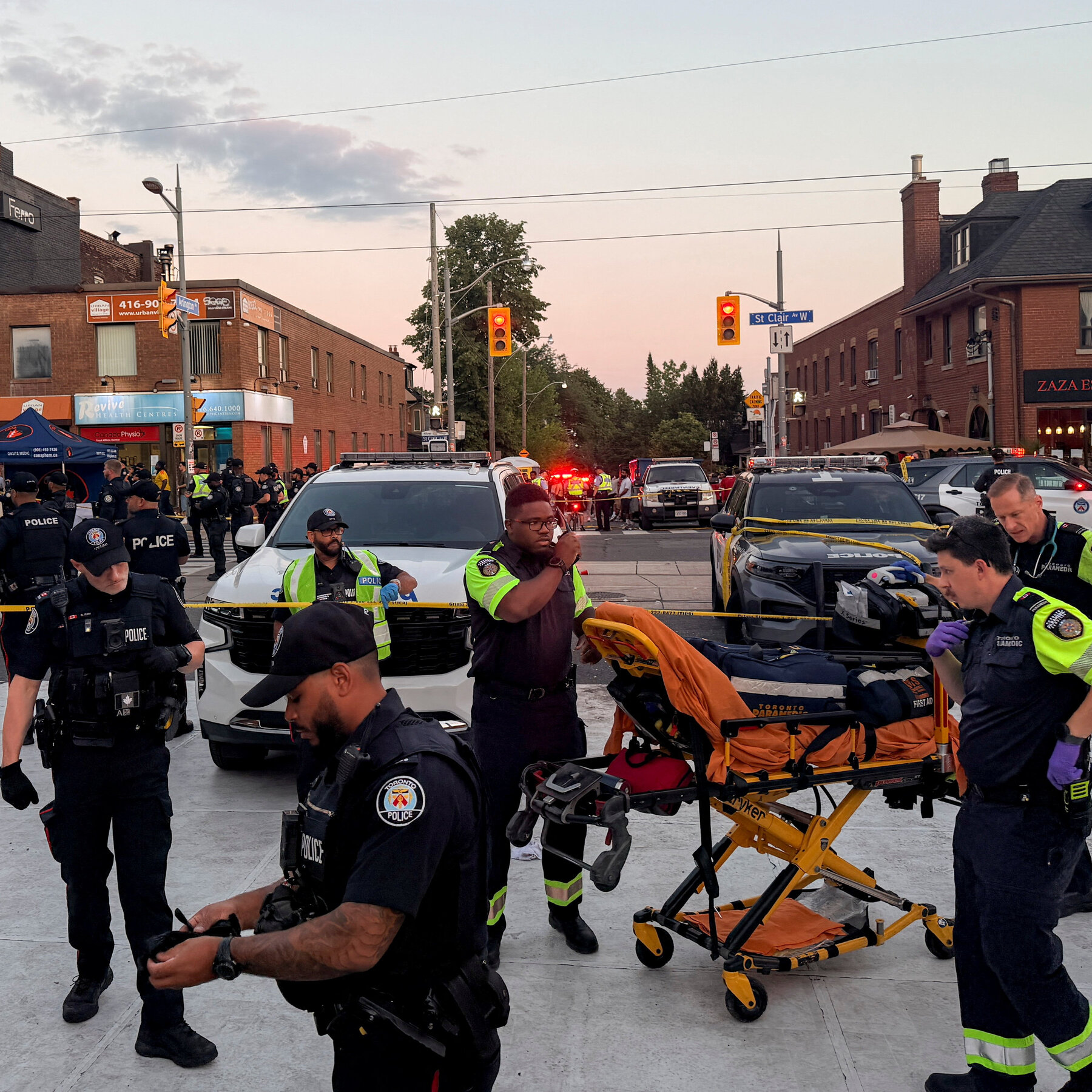 پلیس تورنتو به دنبال تیرانداز فعال پس از کشته شدن 2 نفر در جشنواره خیابان است