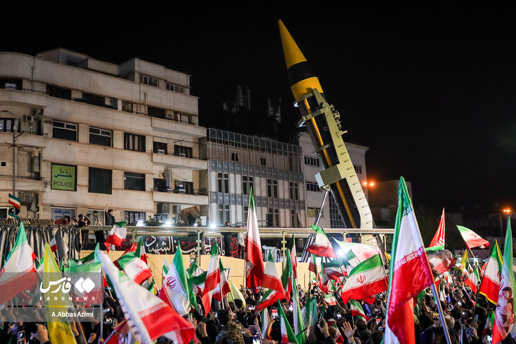 فارسنیوز | راهپیمایی های تهران میزبان موشک های سپاه در نمایش قدرت شبانه هستند