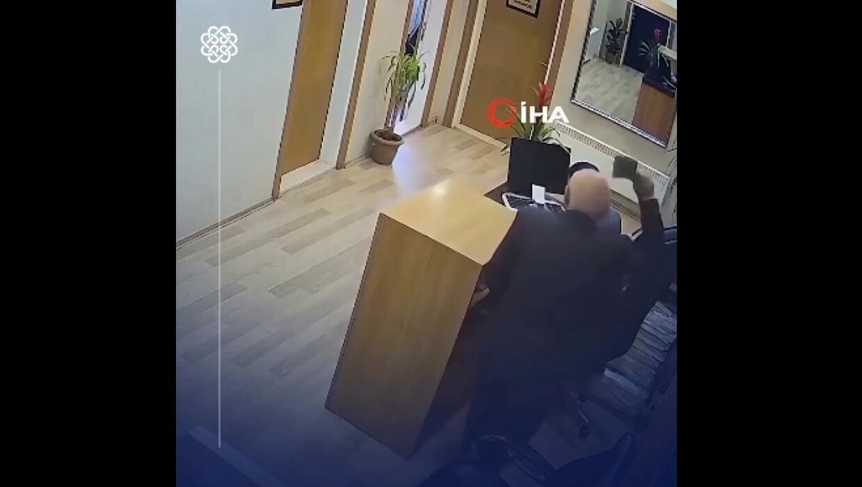 حمله پیرمرد با ساطور به منشی شهردار! | ویدئو