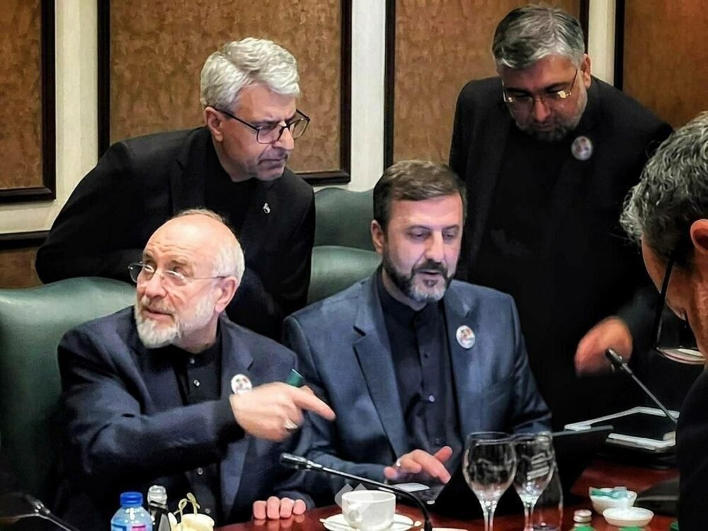 نماینده پیشین مجلس: مذاکرهکنندگان همچون رزمندگان دلاور در حال مبارزه هستند