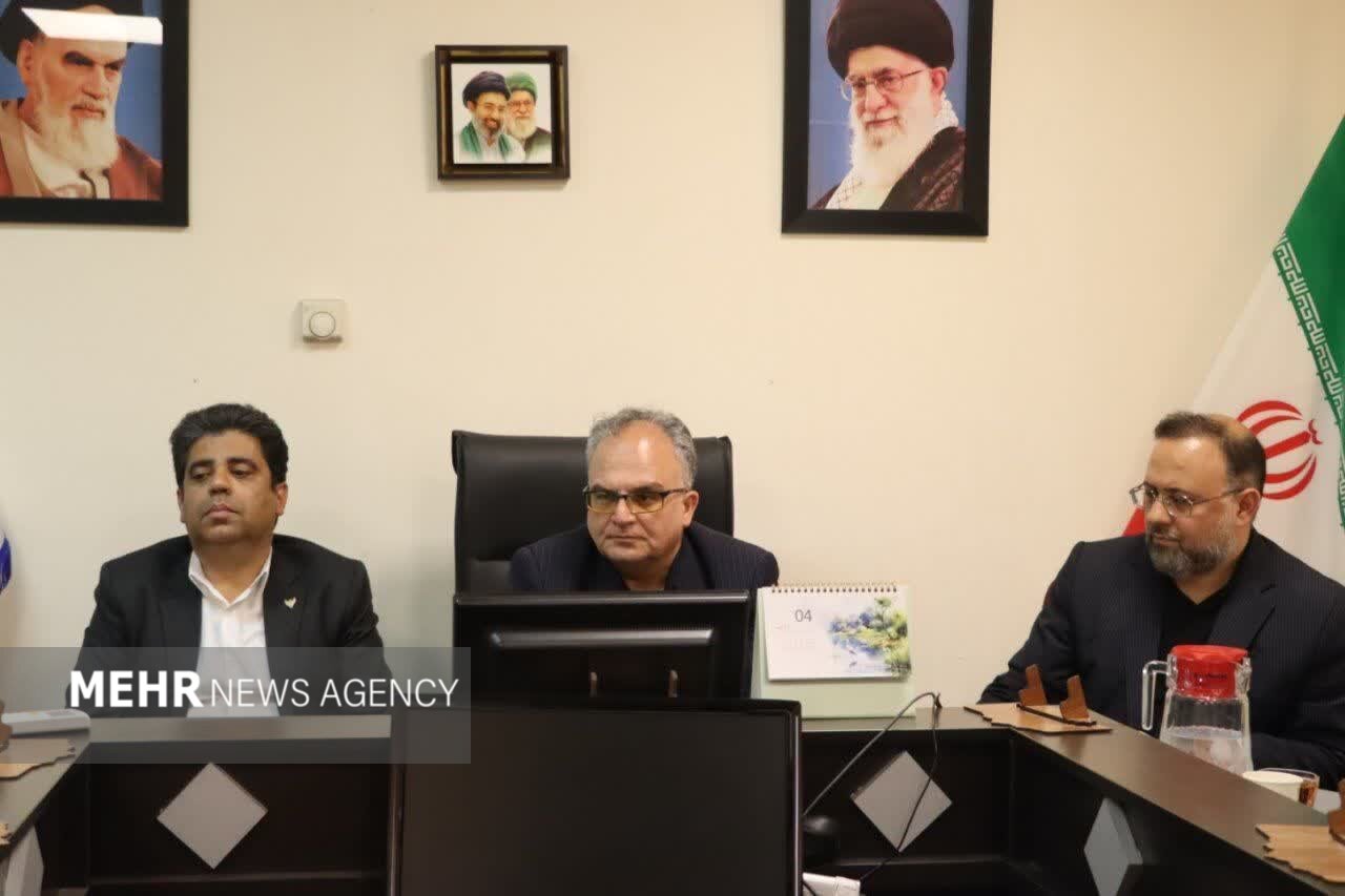 پلاک‌کوبی شترها و نظارت بر ساربانان برای ایمنی راه‌آهن در سمنان
