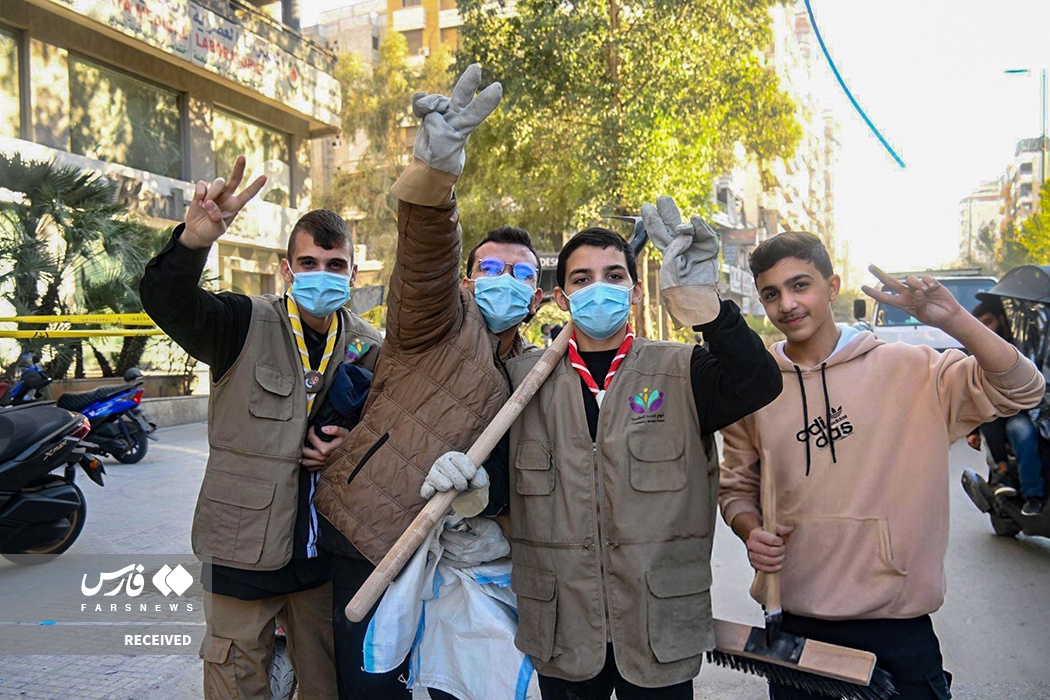 فارسنیوز | نوجوانان لبنانی پس از آتش بس به تلاش ها برای پاکسازی خیابان های بیروت می پیوندند