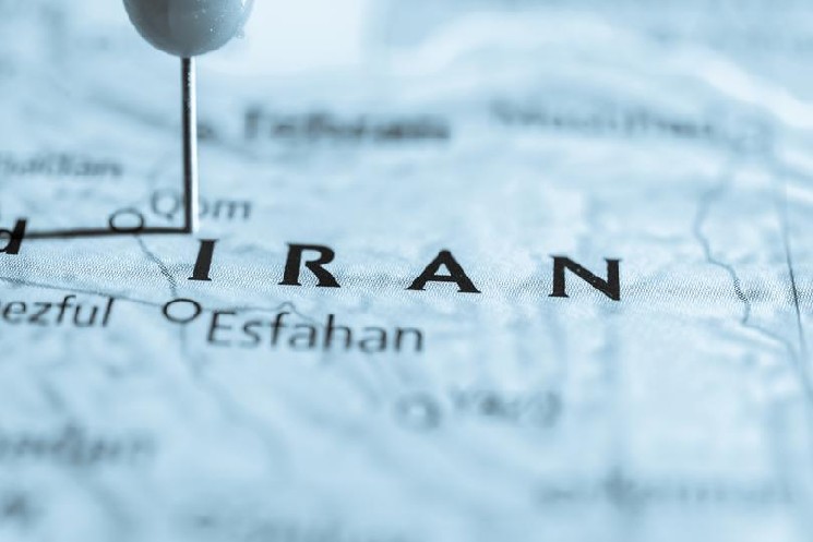 بیتکوین نزدیک به 63800 دلار باقی میماند زیرا فروش جنگمحور به همه چیز به جز کریپتو ضربه میزند