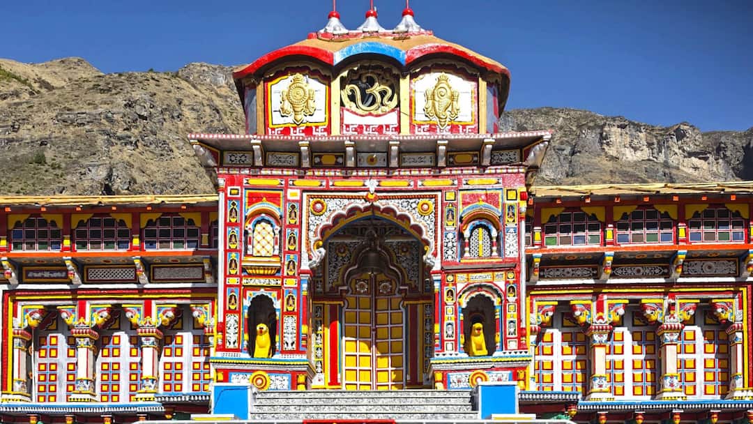 اولین دستگیری در پرونده سرقت اهدای معبد Badrinath انجام شد زیرا SIT کارمند تعلیق شده BKTC را دستگیر کرد