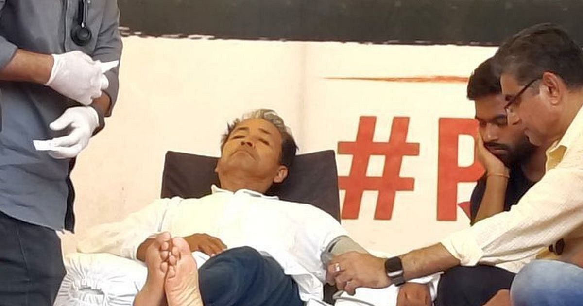 وانگچوک با ورود ناشتا به روز شانزدهم 8.2 کیلوگرم وزن کم می کند. دیپکه می گوید: «زندگی در خطر است».
